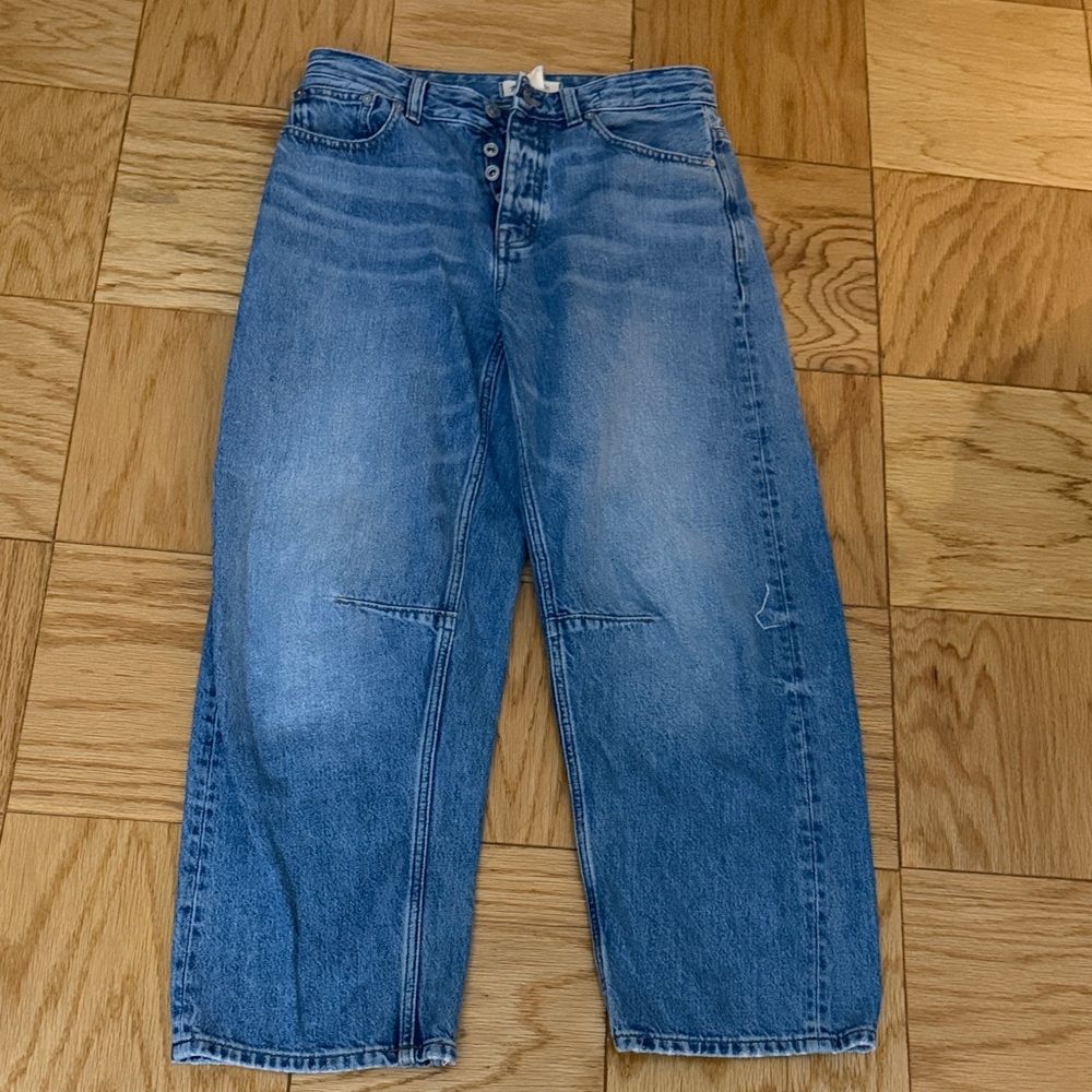Madewell Curvy Darted Barrel Leg Jeans in Dobbins Wash